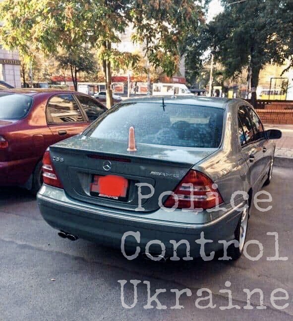 В Запорожье прокурору на "мерседес" прикрепили резиновый фаллос (ФОТО) 1 359B37B5 09F6 4289 BD94 6DB28EF4F143