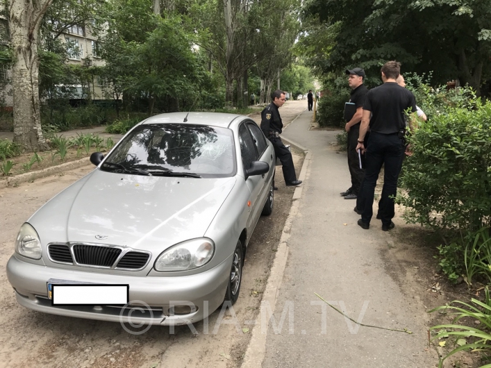 В Мелитополе изувечили машину председателя суда 2 5