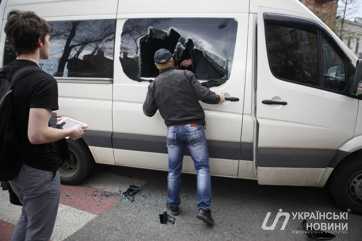 "Альфа" громко разбила стекла в центре Киева 1 58ecf64ad84e5 0001 82b4d217 58ece362 a176 08b262be 1200 watermark