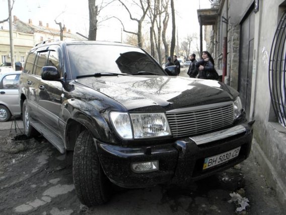 В Одессе пьяный сотрудник прокуратуры атаковал базарных торговцев на джипе 1 635da09bb9c4
