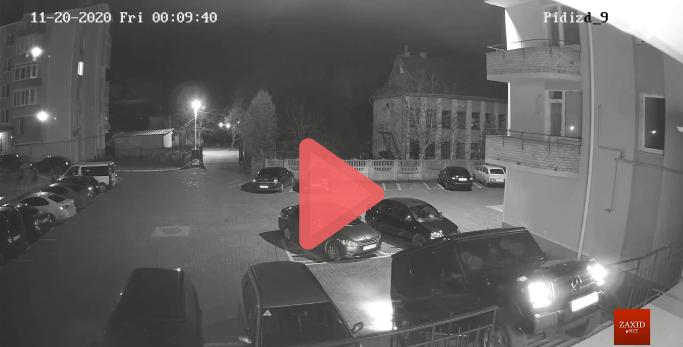 Депутаты-порошенковцы пытались въехать в подъезд многоэтажки на внедорожнике 1 871b1c4d9d1af922249ea58378b2f021