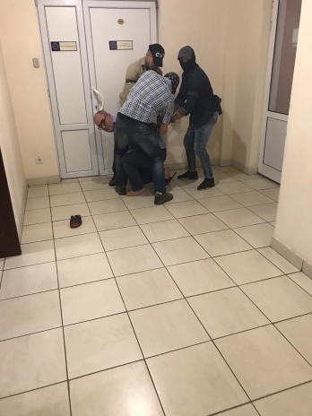 В Антимонопольном комитете задержали директора "Полтавабудцентра" 1 amirkhanian zatrymannia2