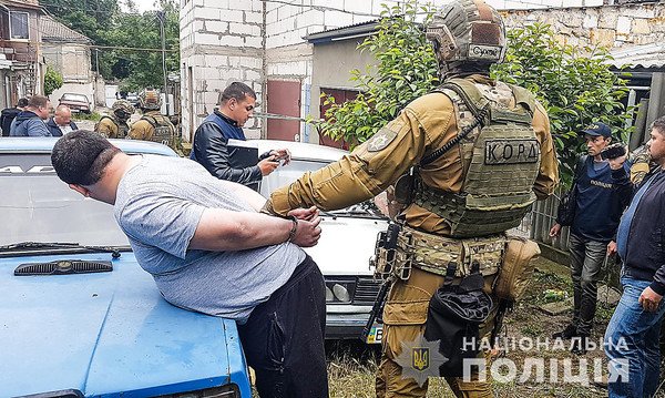 В центре Николаева застрелили бандита 2