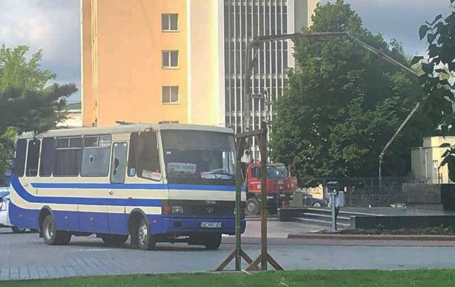 В Луцке захвачен автобус с заложниками 1