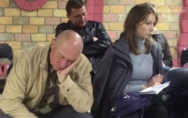 Явку избирателей в Мариуполе поднимут с помощью звезды пилона из «Метинвеста» 3 mariupnedddd3