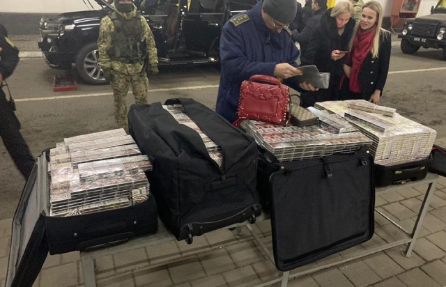 На Закарпатье с контрабандными сигаретами задержан "латвийский консул" 1 p 940993 3 slidertop2