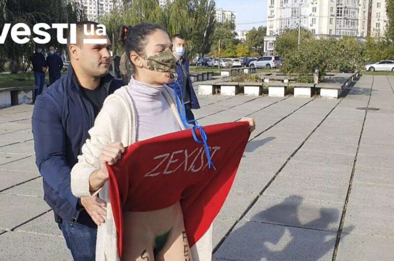 Зеленскому показали зеленый лобок 1 photo5235556634539962510 800x530 1
