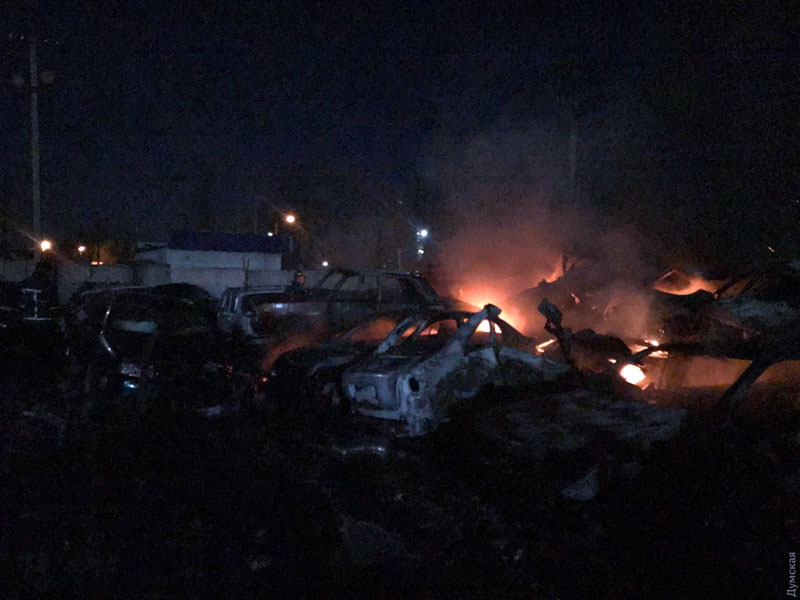 В Одессе на штрафплощадке сгорели двадцать машин 1 picturepicture 158132226484841611285140 36277