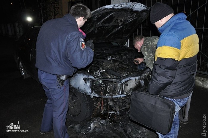 В Одессе сожгли машину священника, помогавшего беженцам 1 picturepicture 3510802141846 83289